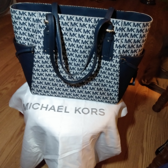Michael kors bag - Picture 3 of 8
